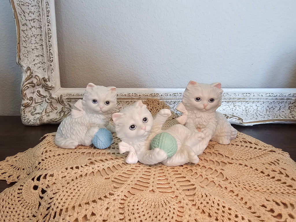 3 White Kittens Figurines - Homeco Vintage Playful Kitties w/ Yarn