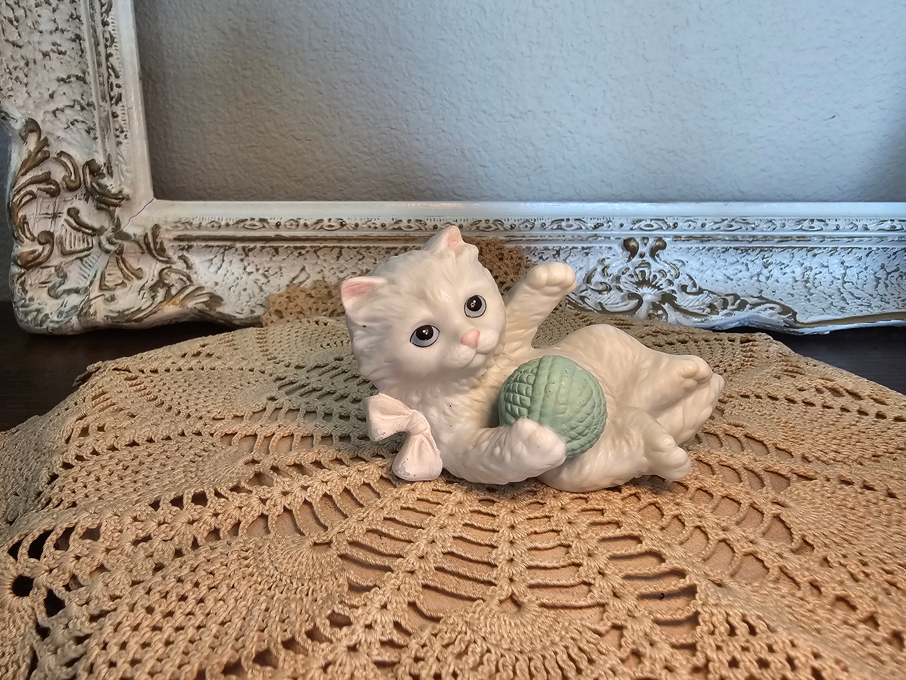 3 White Kittens Figurines - Homeco Vintage Playful Kitties w/ Yarn