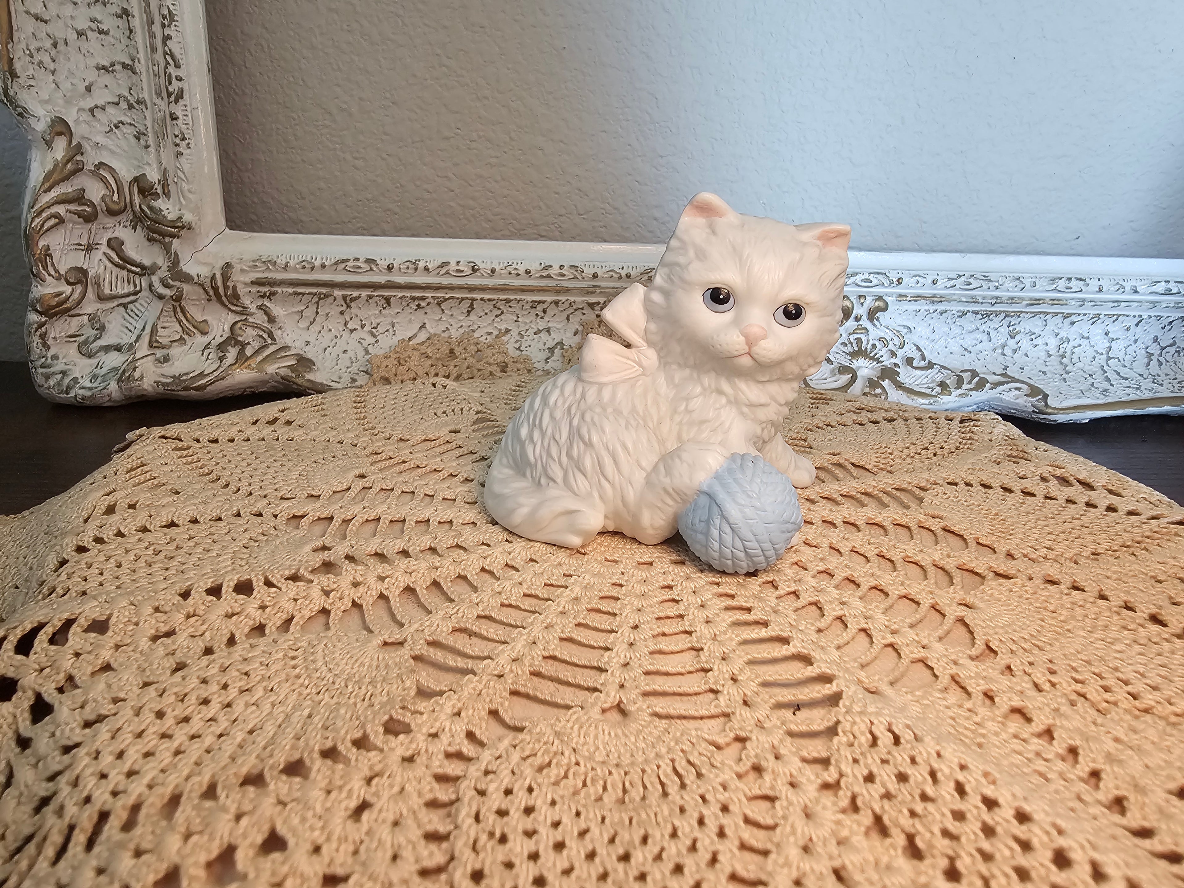 3 White Kittens Figurines - Homeco Vintage Playful Kitties w/ Yarn