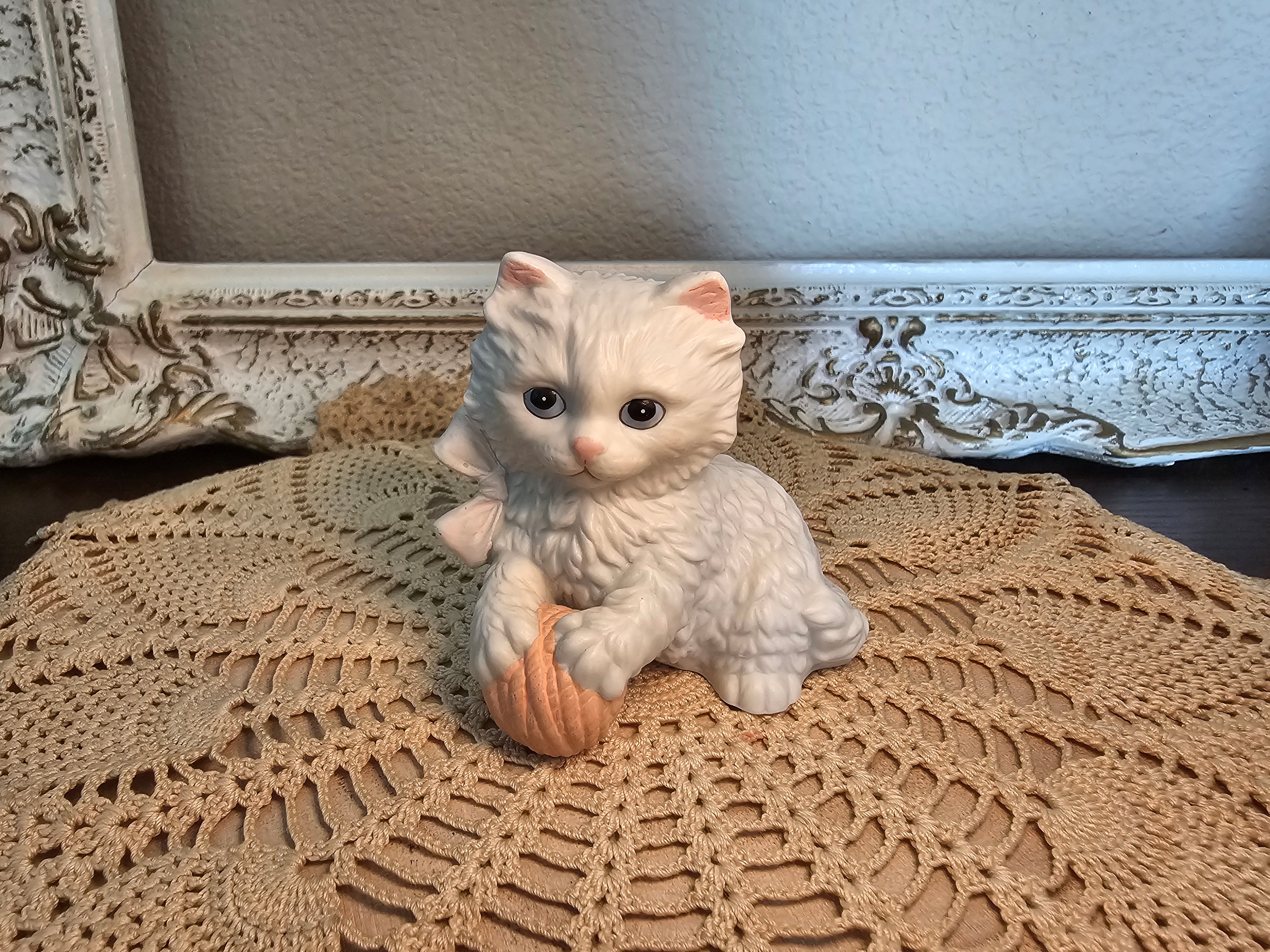 3 White Kittens Figurines - Homeco Vintage Playful Kitties w/ Yarn
