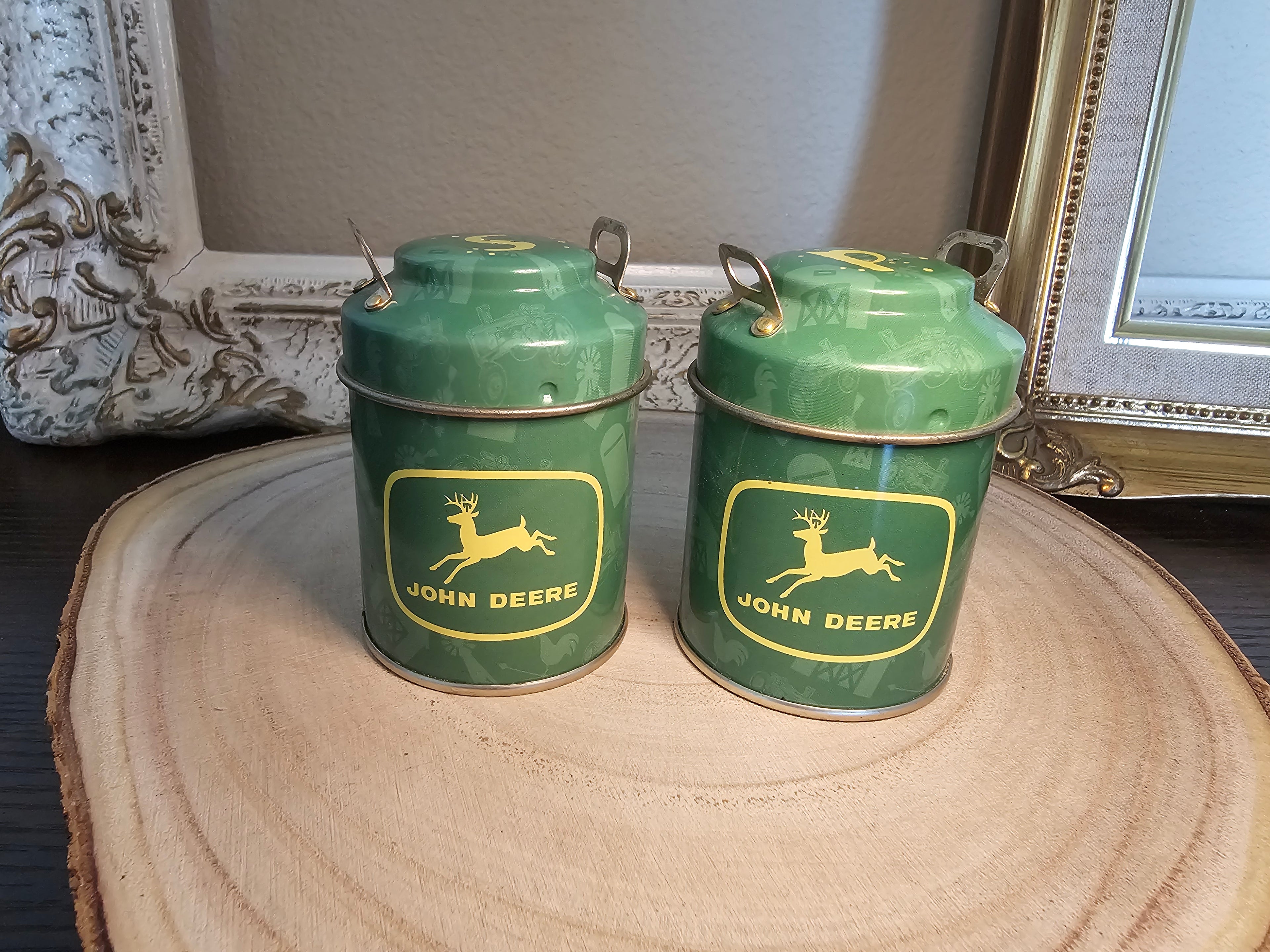 John Deere Vintage Style Tin Salt / Pepper Shaker Set