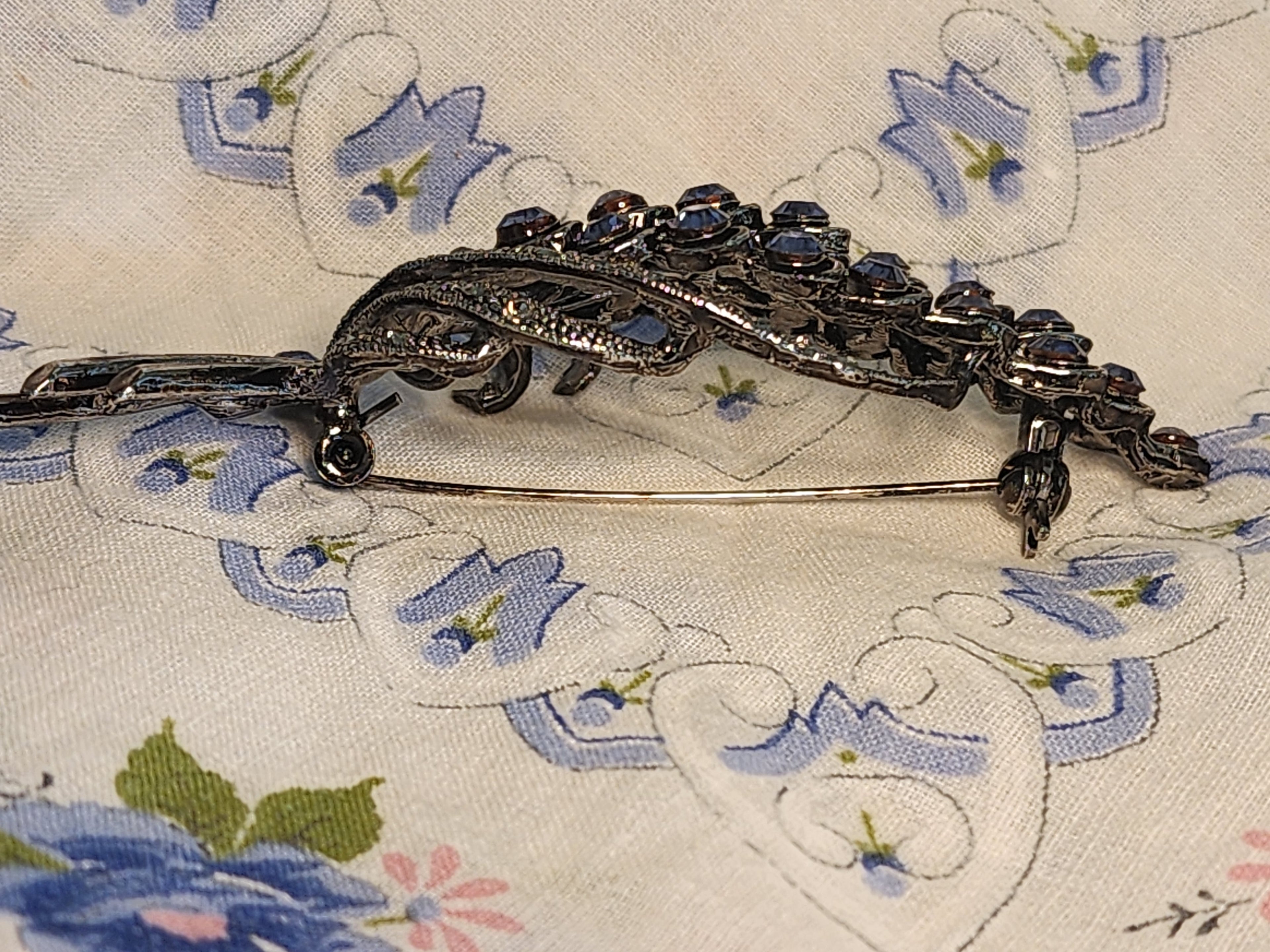 Vintage-Style Floral Brooch with Lavender Stones & Marcasite Finish