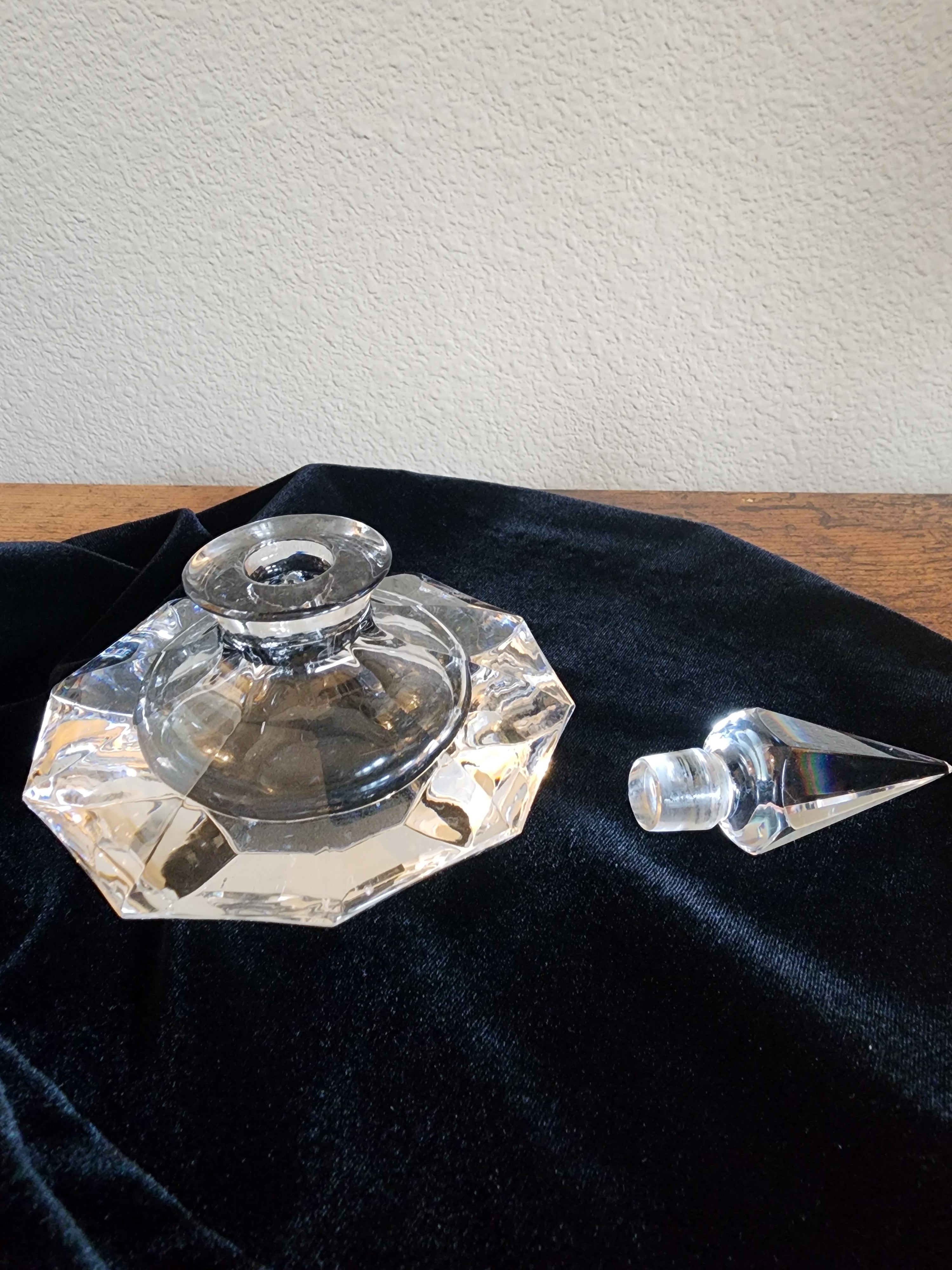 Vintage Oneida Lead Crystal Hand-Cut / Blown Perfume Bottle w/ Inkwell Stopper 5" T