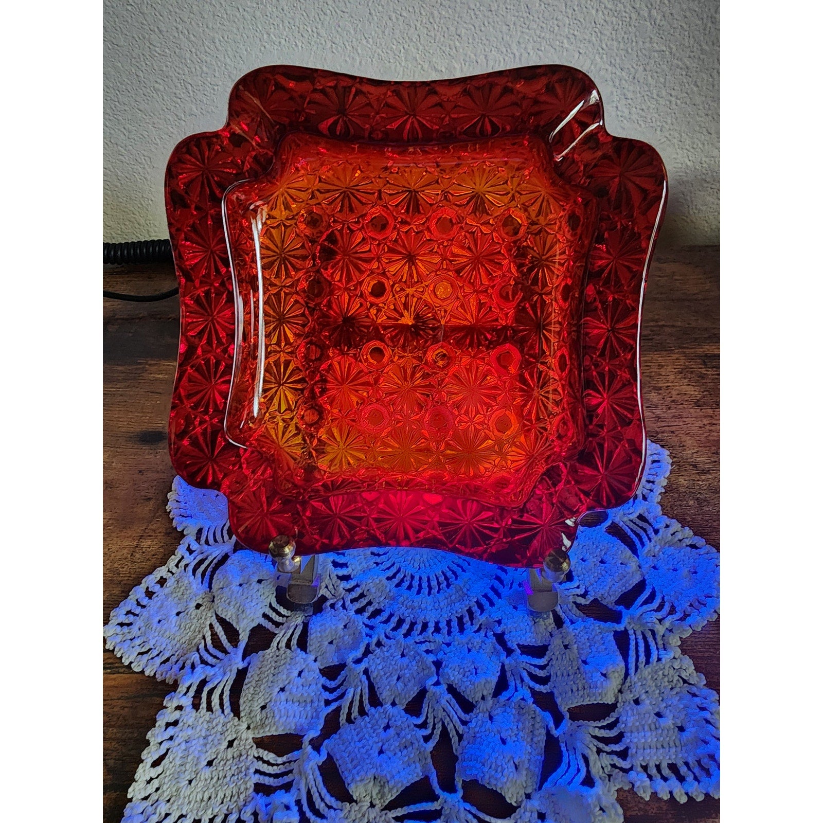 VTG L G Wright Amberina w/ UV Cadmium  "Daisy and Button" Ashtray  Glows Orange