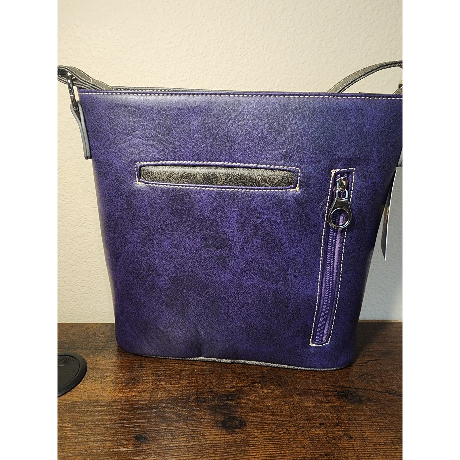 Nativo Concealed Carry PU Leather Embroidered Horse Crossbody Purse Purple NWT
