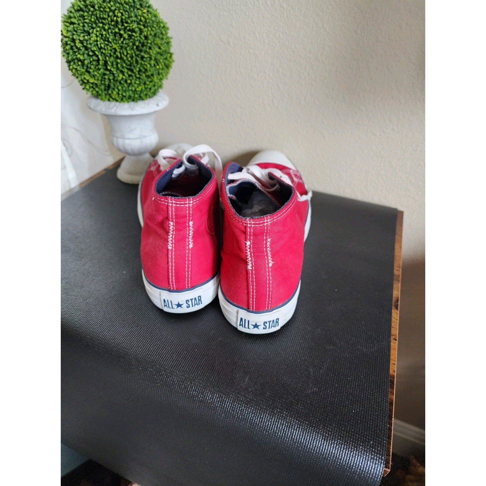 Converse Chuck Taylor All Star High Top Red ,Red label unisex size 11 Pre-Owned