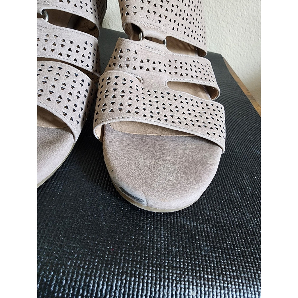 SOUL NATURALIZER Sandal Womens 11 M DEZ Heel Open Toe Bootie Beige Faux Leather