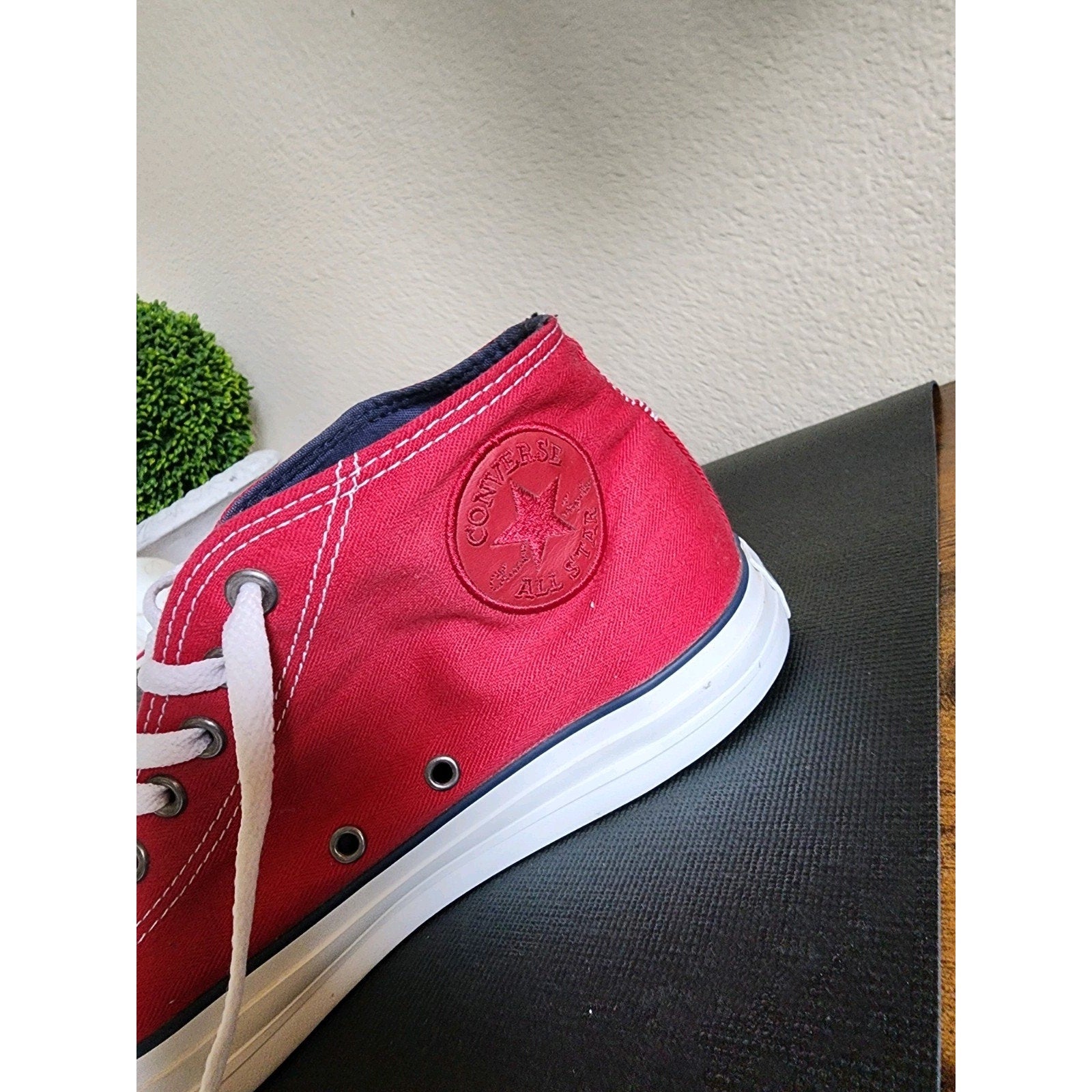 Converse Chuck Taylor All Star High Top Red ,Red label unisex size 11 Pre-Owned
